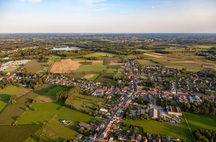 De impact van bedrijven op de woonomgeving wordt geëvalueerd in een milieueffectrapport of ontheffing
